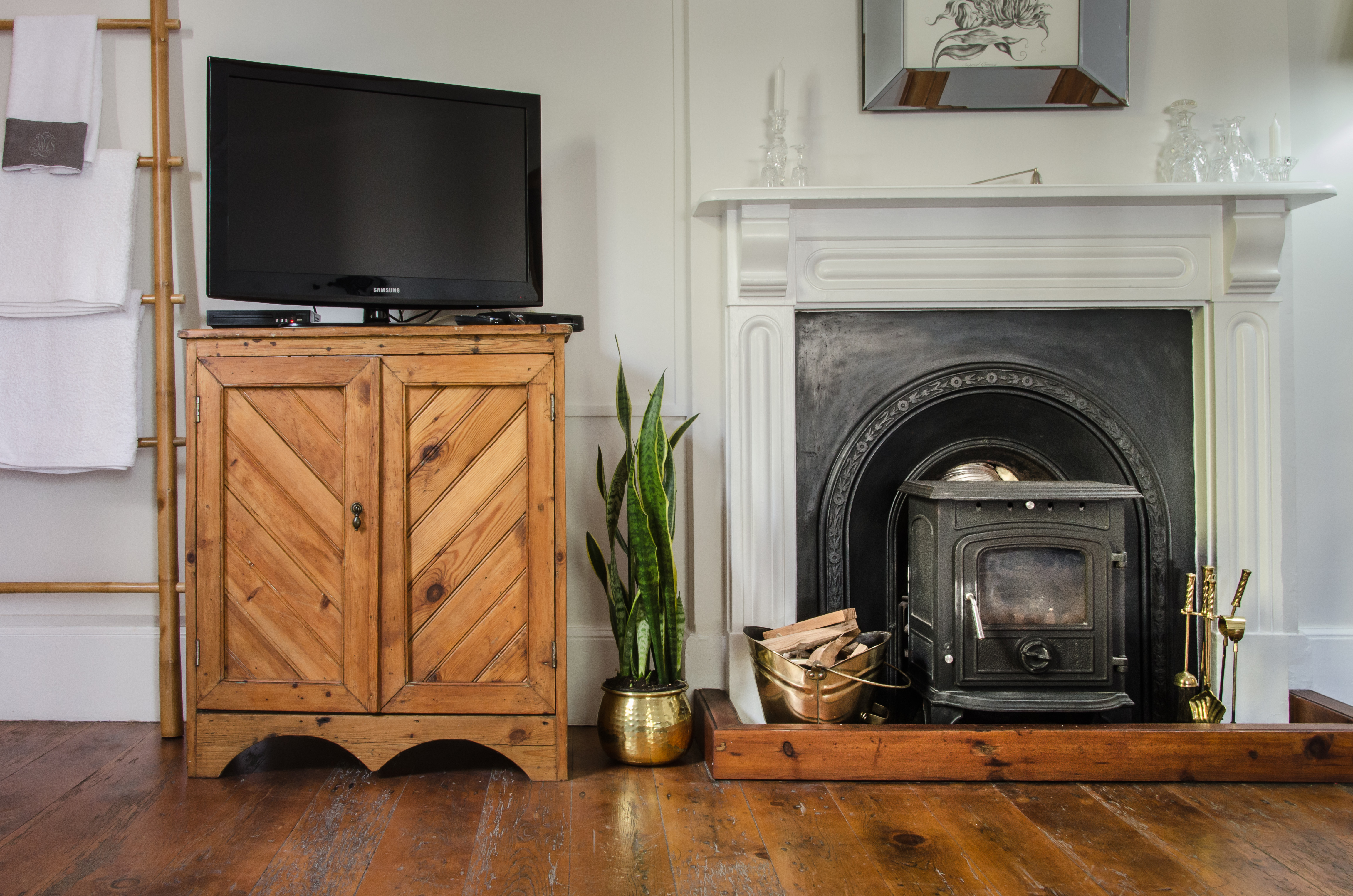 Fireplaces in Room 1 and 2