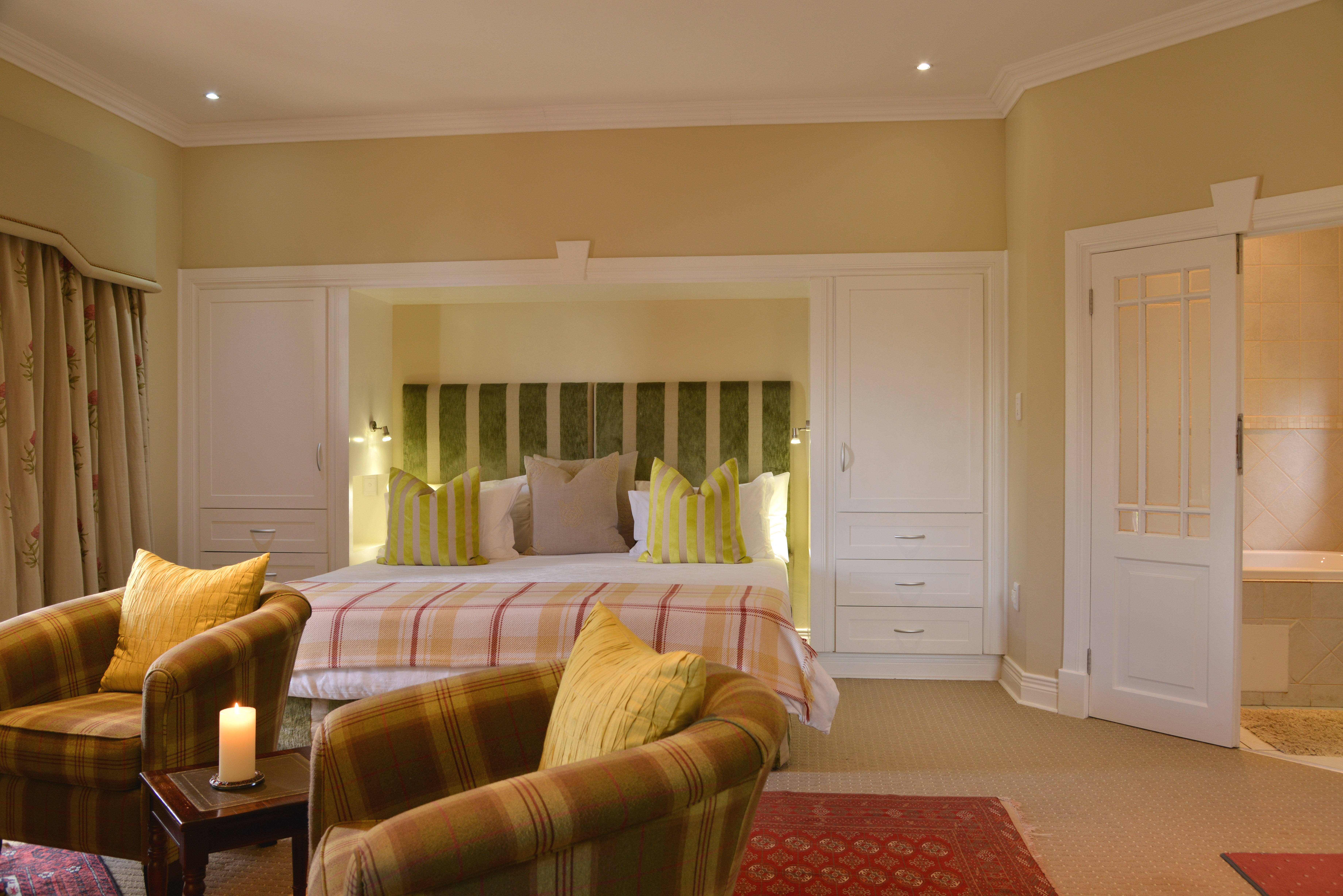 Luxury lakeside suite 