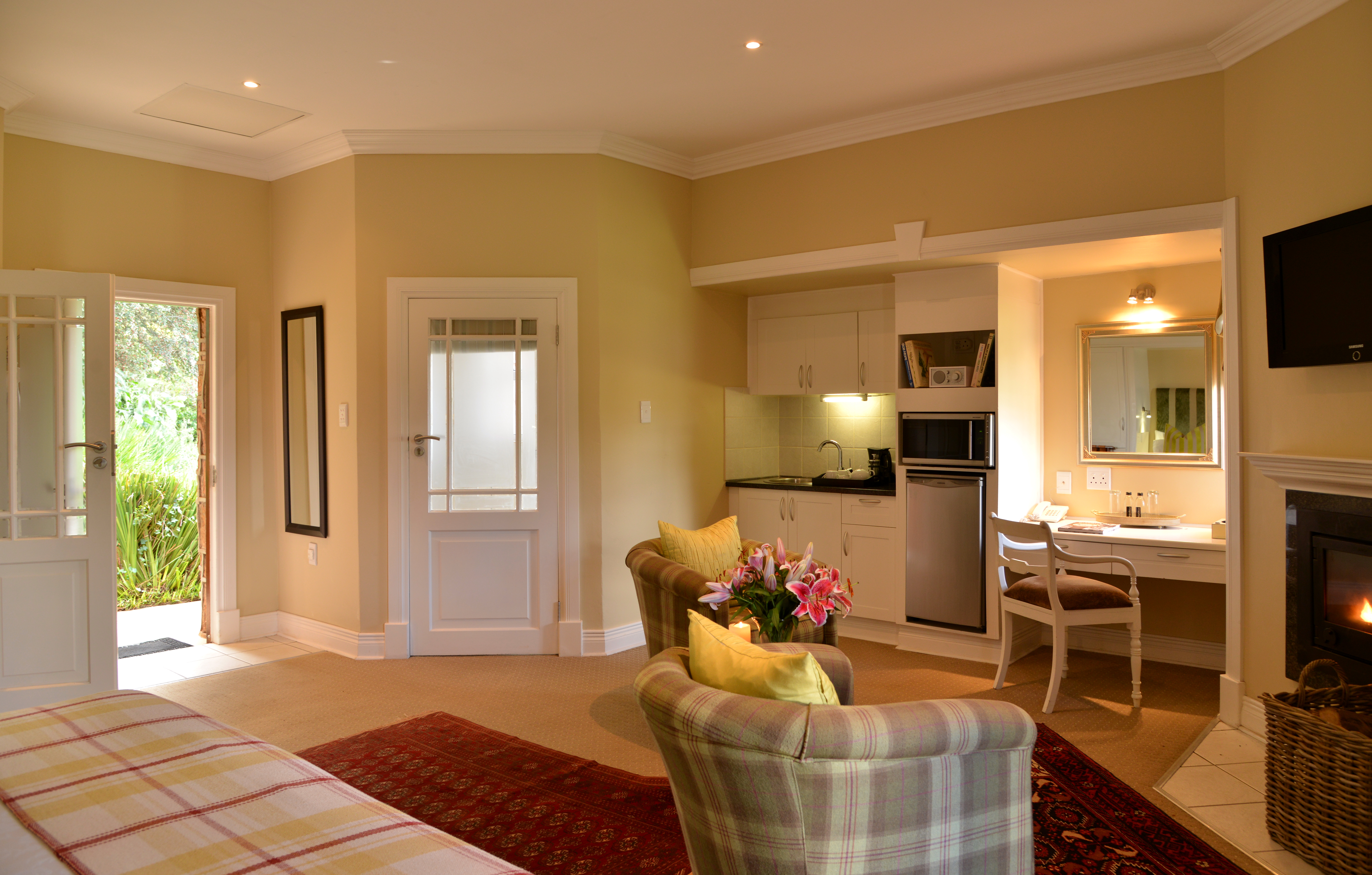 Luxury lakeside suite 