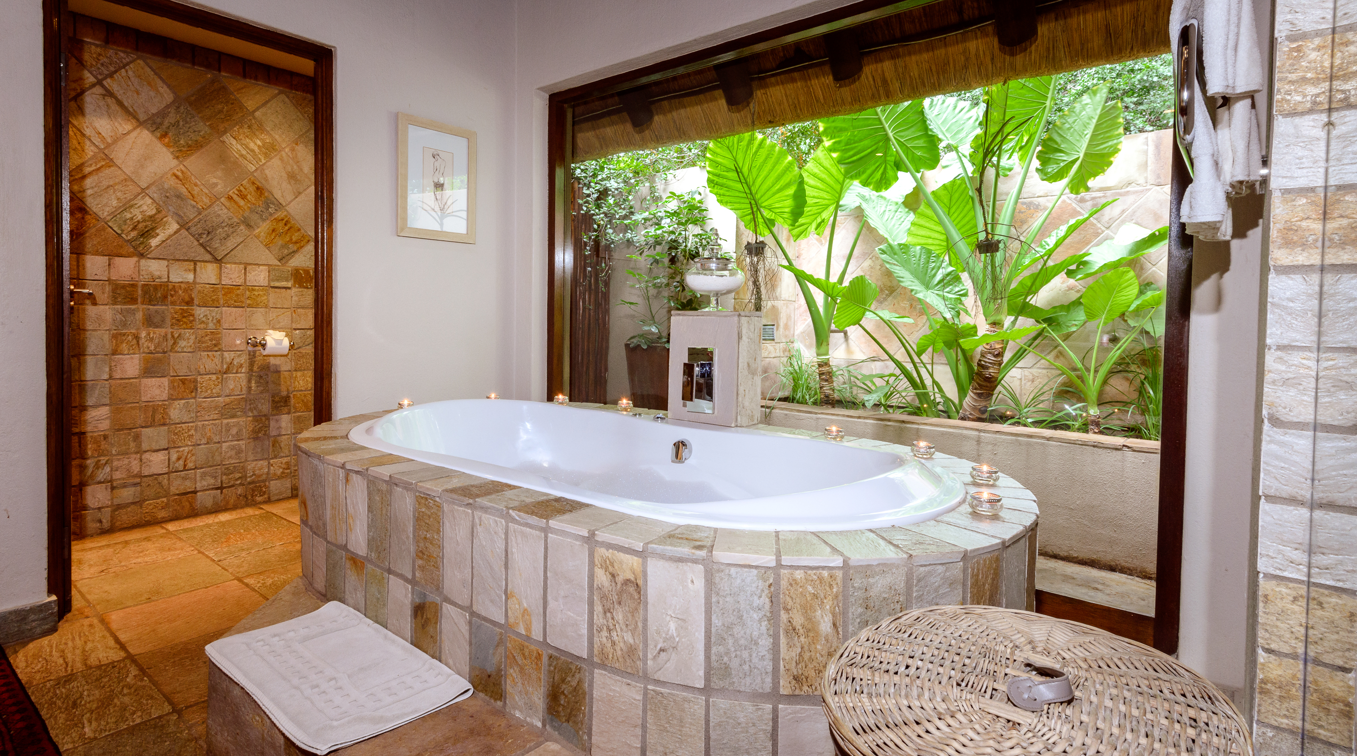 Honeymoon Suite Bathroom