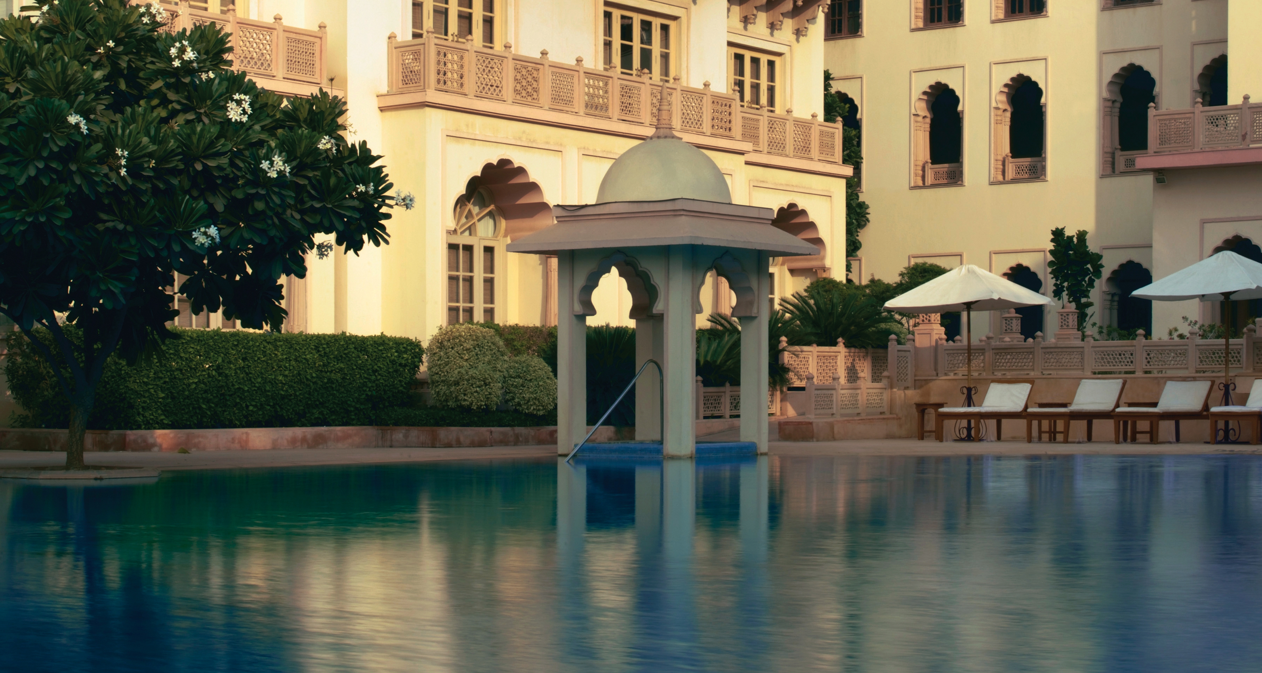 Vivanta By Taj - Hari Mahal - Poolside