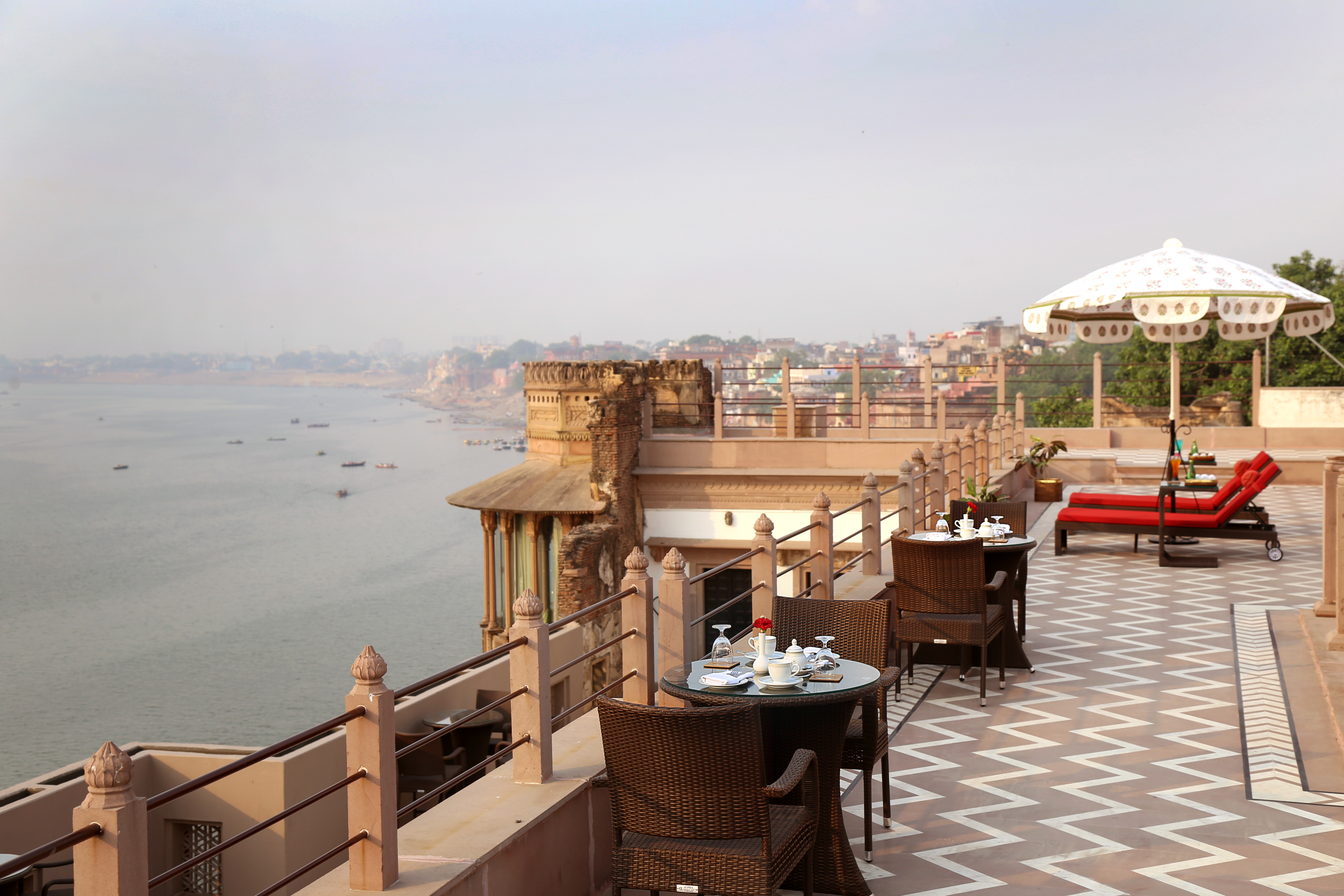 Top floor of Palace. This place offers a 180 degree panoramic view of Ganges River. Guests can enjoy and experience River activities from here. This place is also a great venue for having Group Dinner along with Classical music and dance performaces.