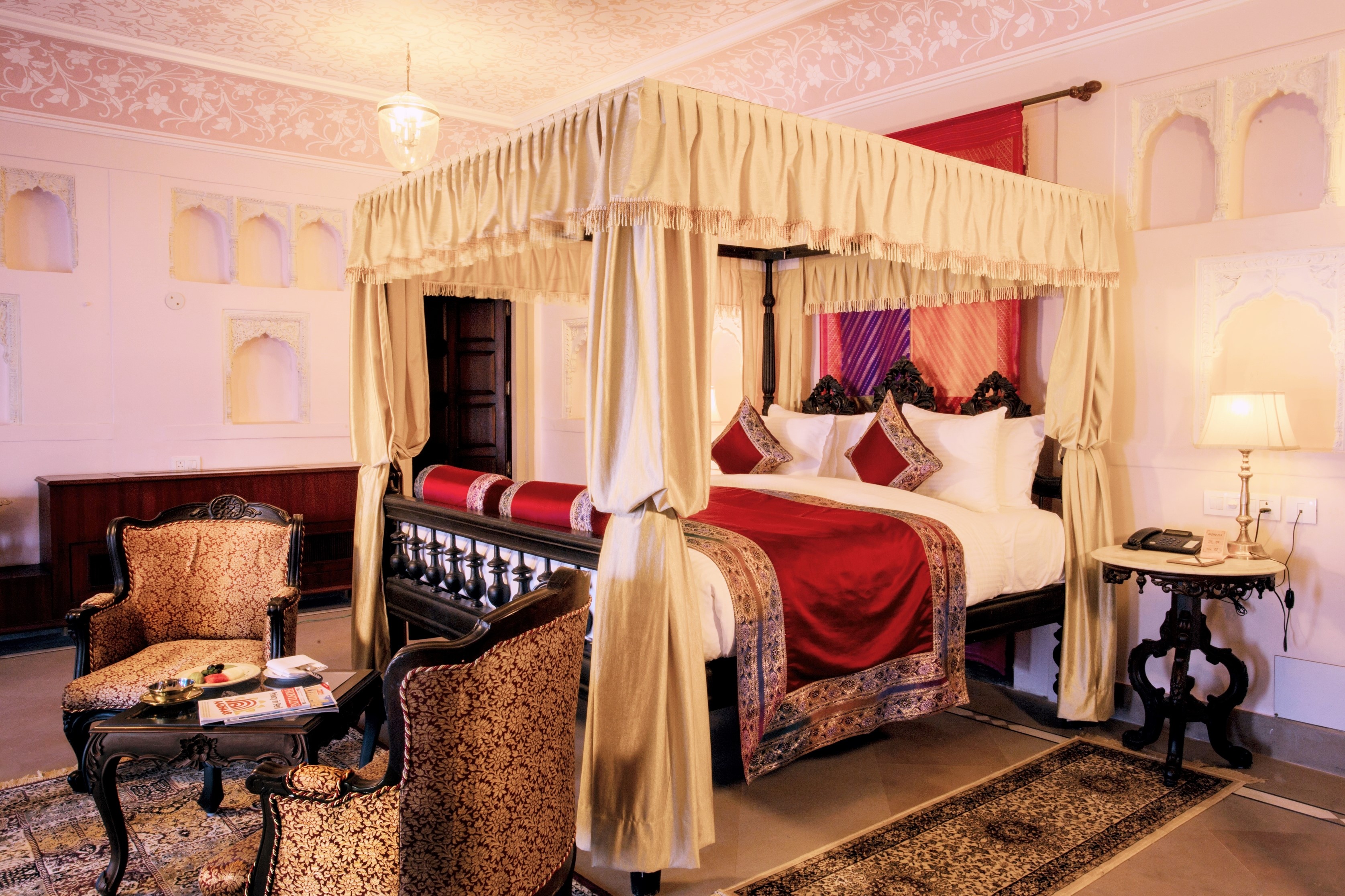 Lay out of Maharaja Room with four poster bed