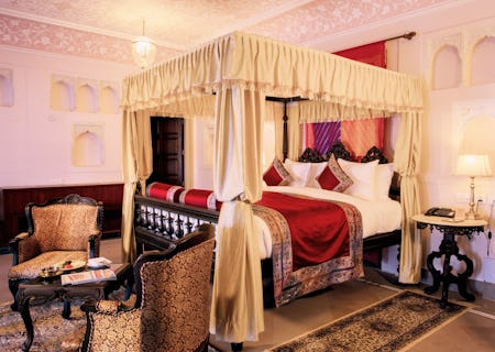 Lay out of Maharaja Room with four poster bed