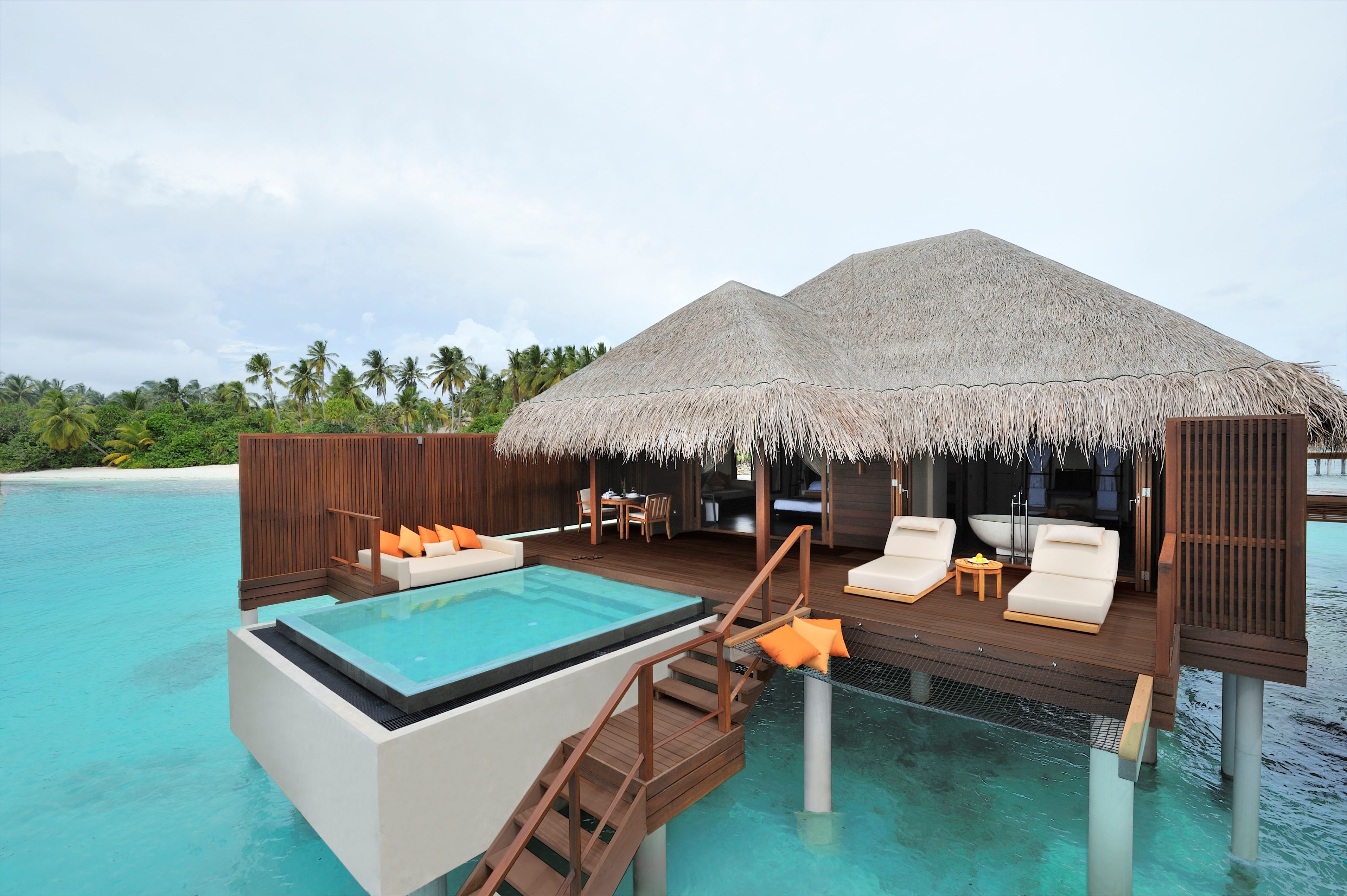 Villas & Suites with private pool and direct access to lagoon