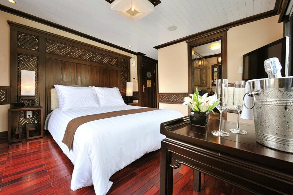 Paradise Peak Cruise, Halong Bay | Timbuktu Travel