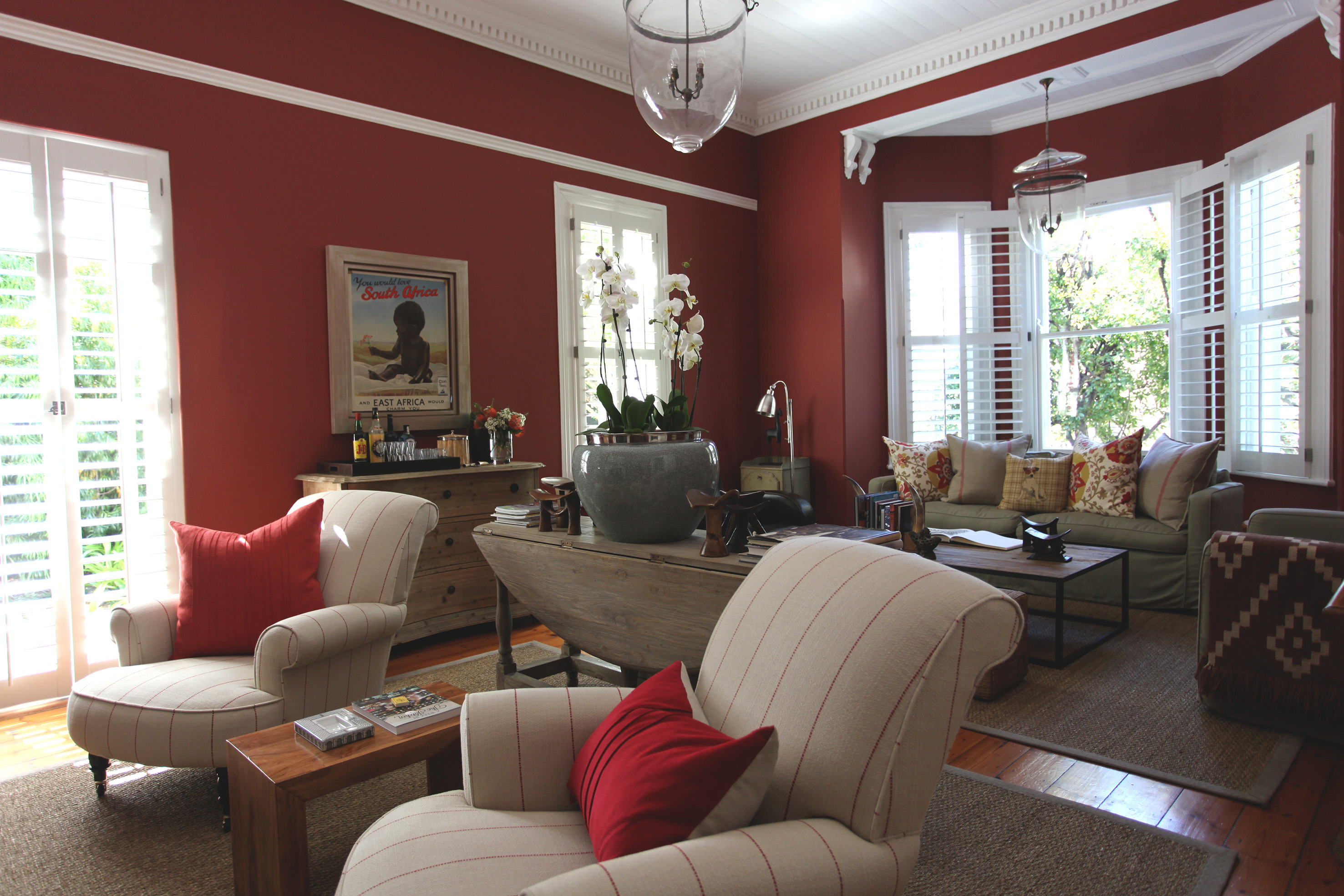 The inviting lounge is the perfect place to read a thriller and have a few drinks from the honesty bar