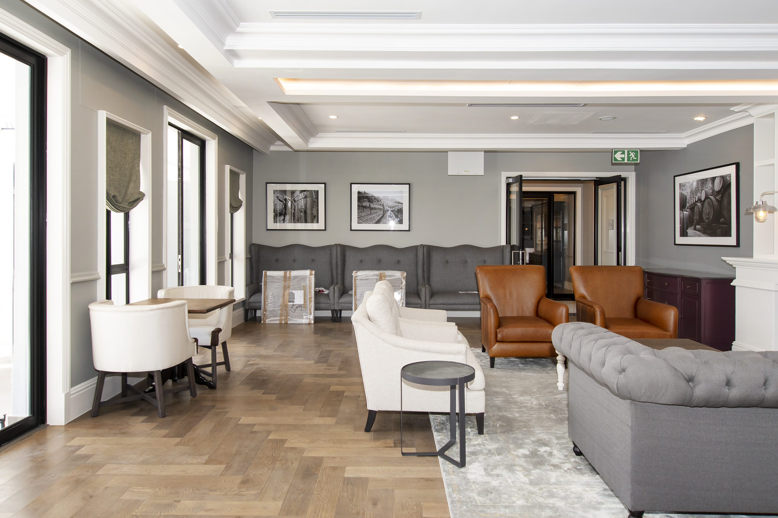 Restaurant serving breakfast, lunch and dinner