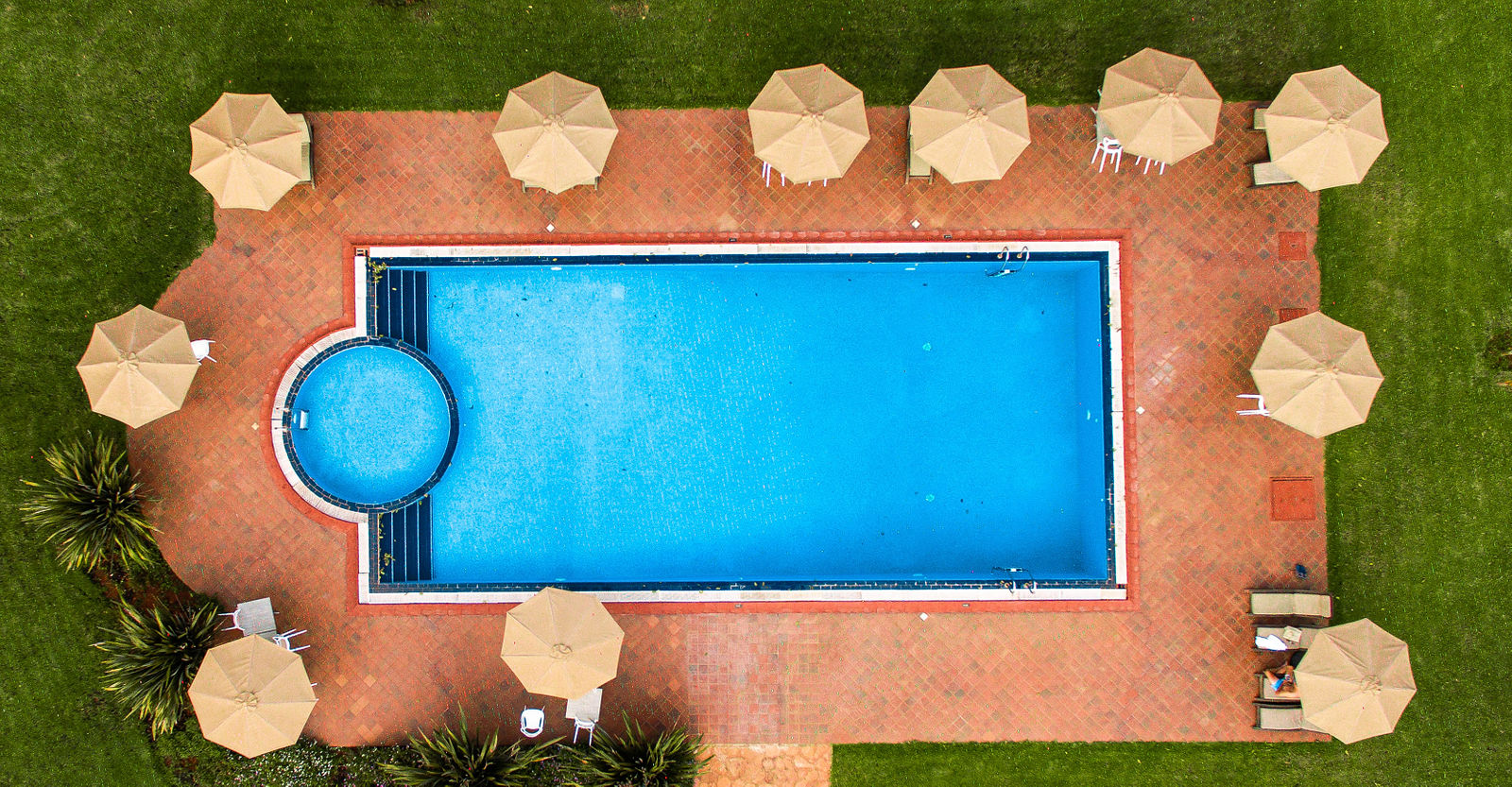 Deep End Depth: 2.2 meters 