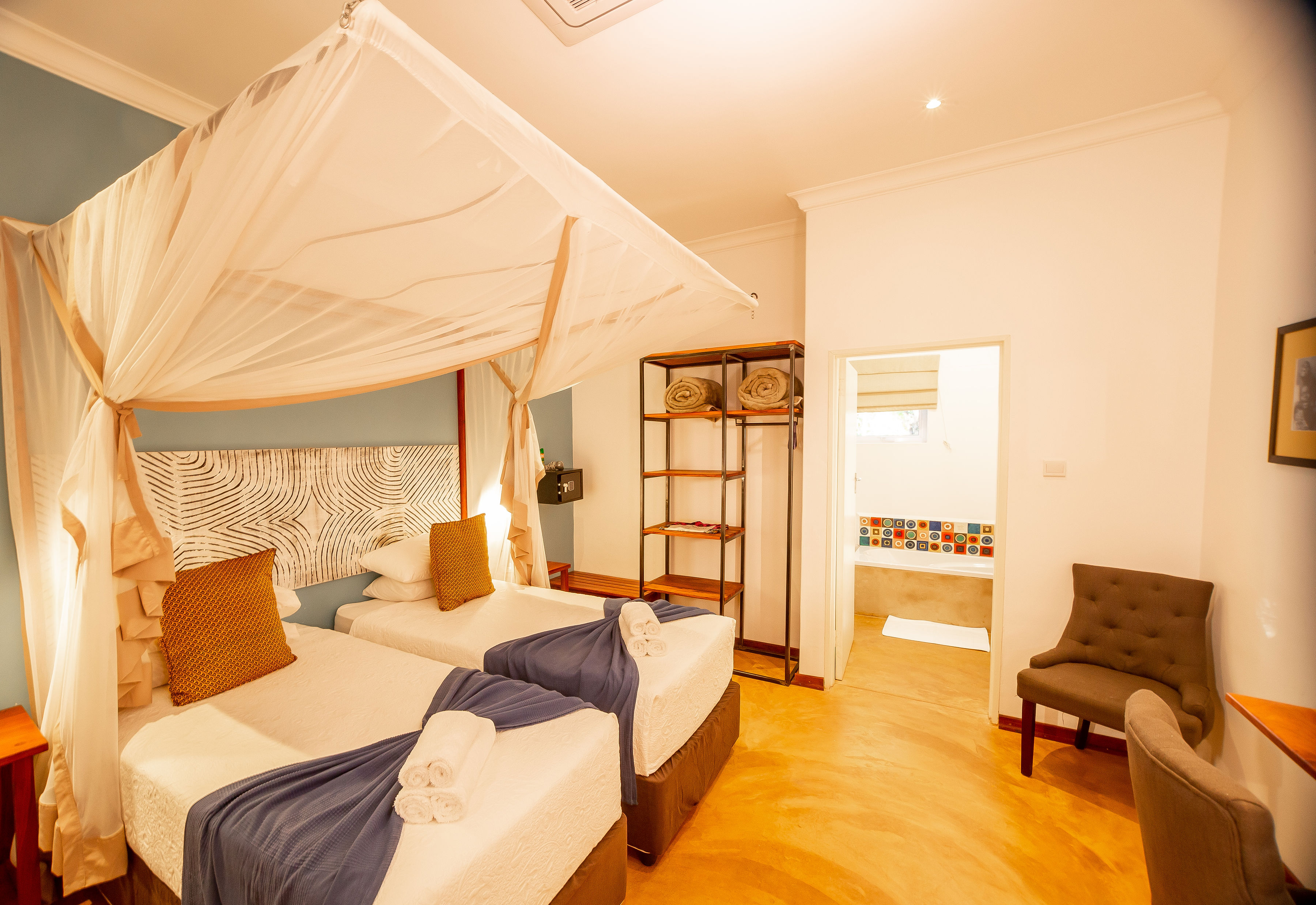 All rooms at PheZulu Guest Lodge are convertible to either a double or twin room. Rooms all have an ensuite bathroom, and are equip with mosquito nets, air conditioning and tea and coffee making facilities. Complementary WiFi is also available from the rooms 