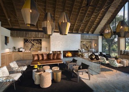 With panoramic windows and fold-back glass doors, allows guests to fully appreciate the natural setting.