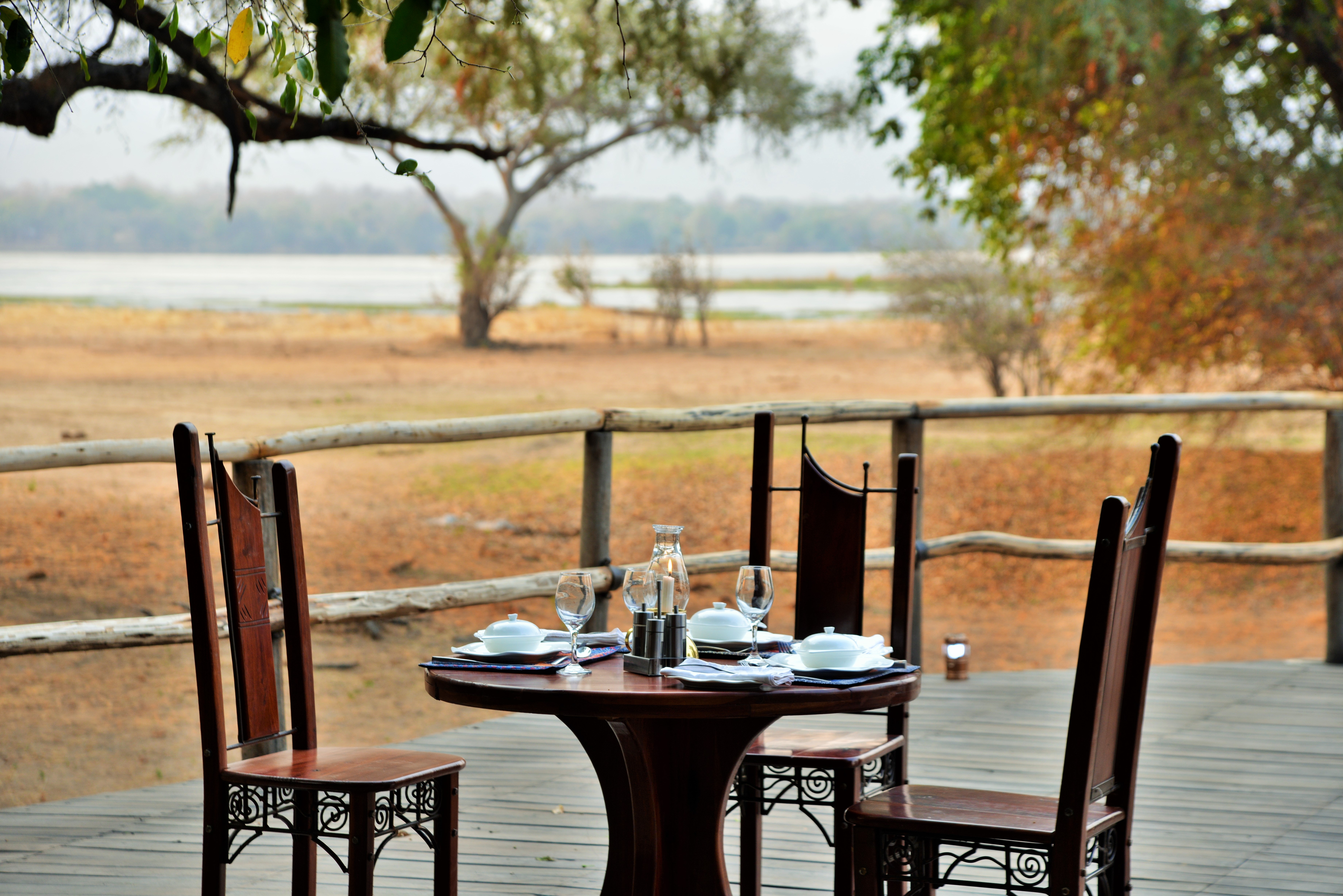 Breakfast or lunch overlooking the river and plain's game