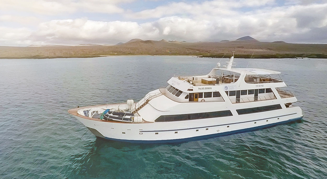 Sea Star Yacht, Isla Santa Cruz | Timbuktu Travel