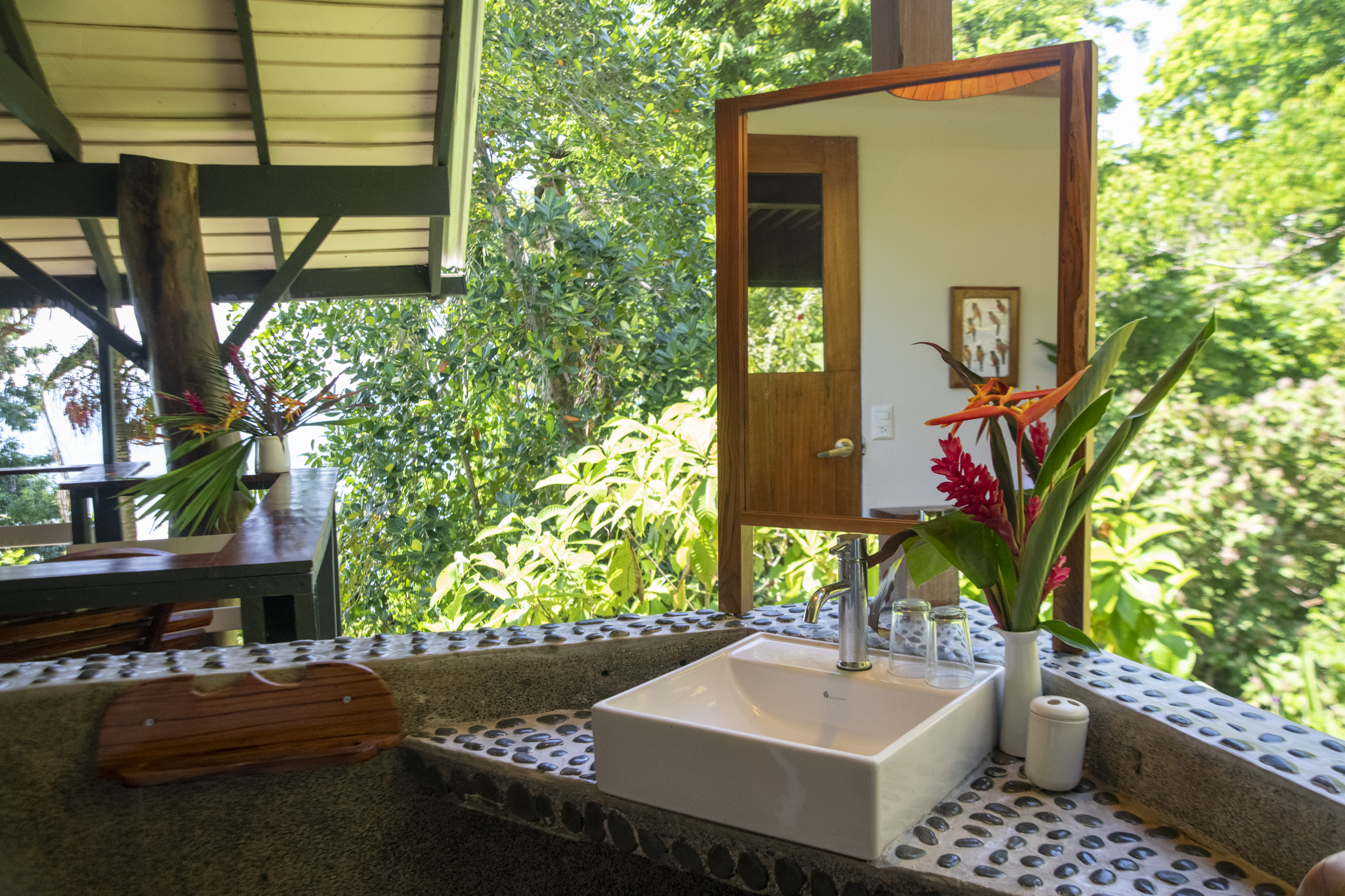 Agouti Bungalow King bathroom
