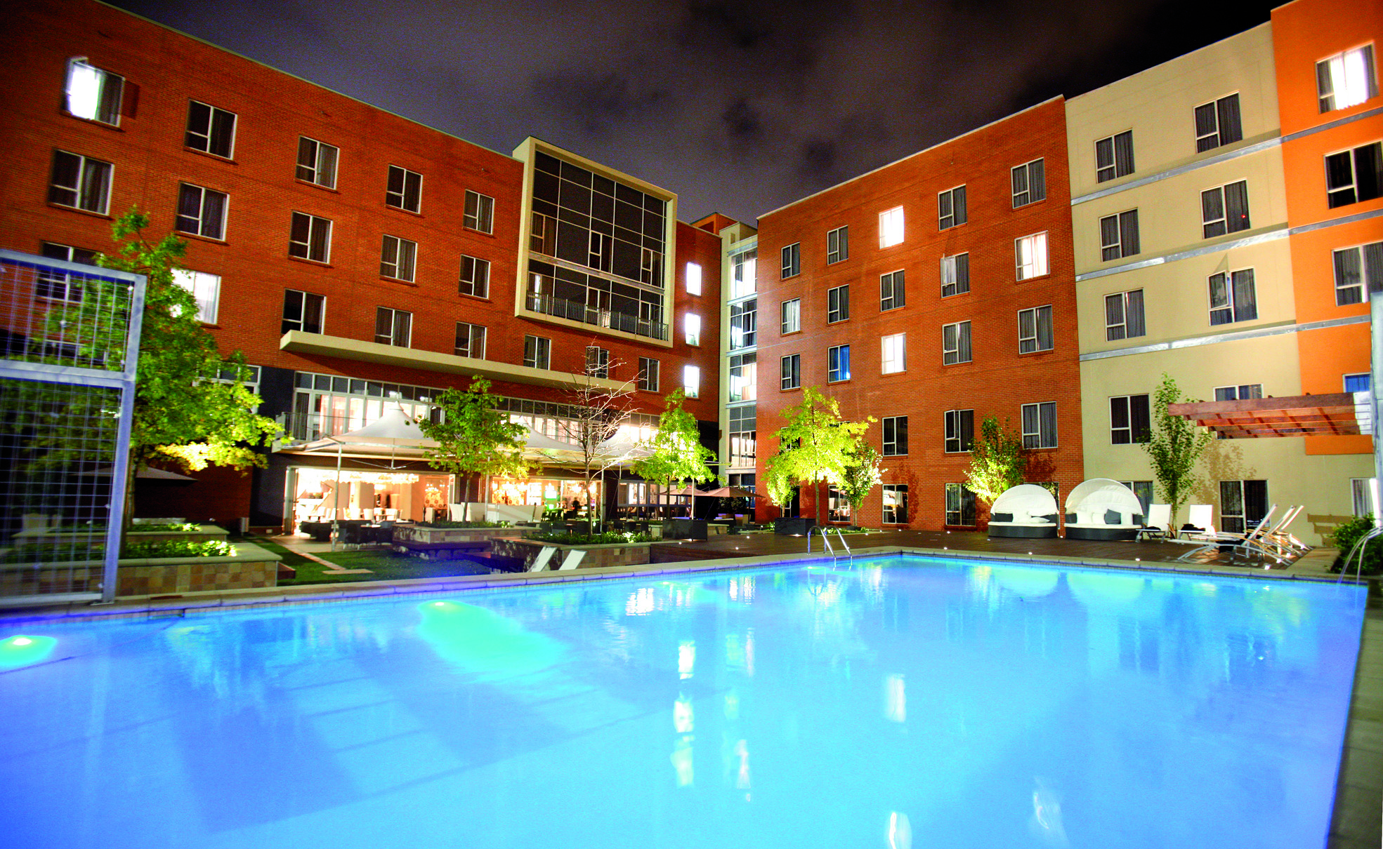 Not only is Melrose Arch the place to be seen, but also a place where corporate & leisure travellers get to work hard and play hard while in the company of Hollywood’s and Johannesburg’s most inspiring legends.