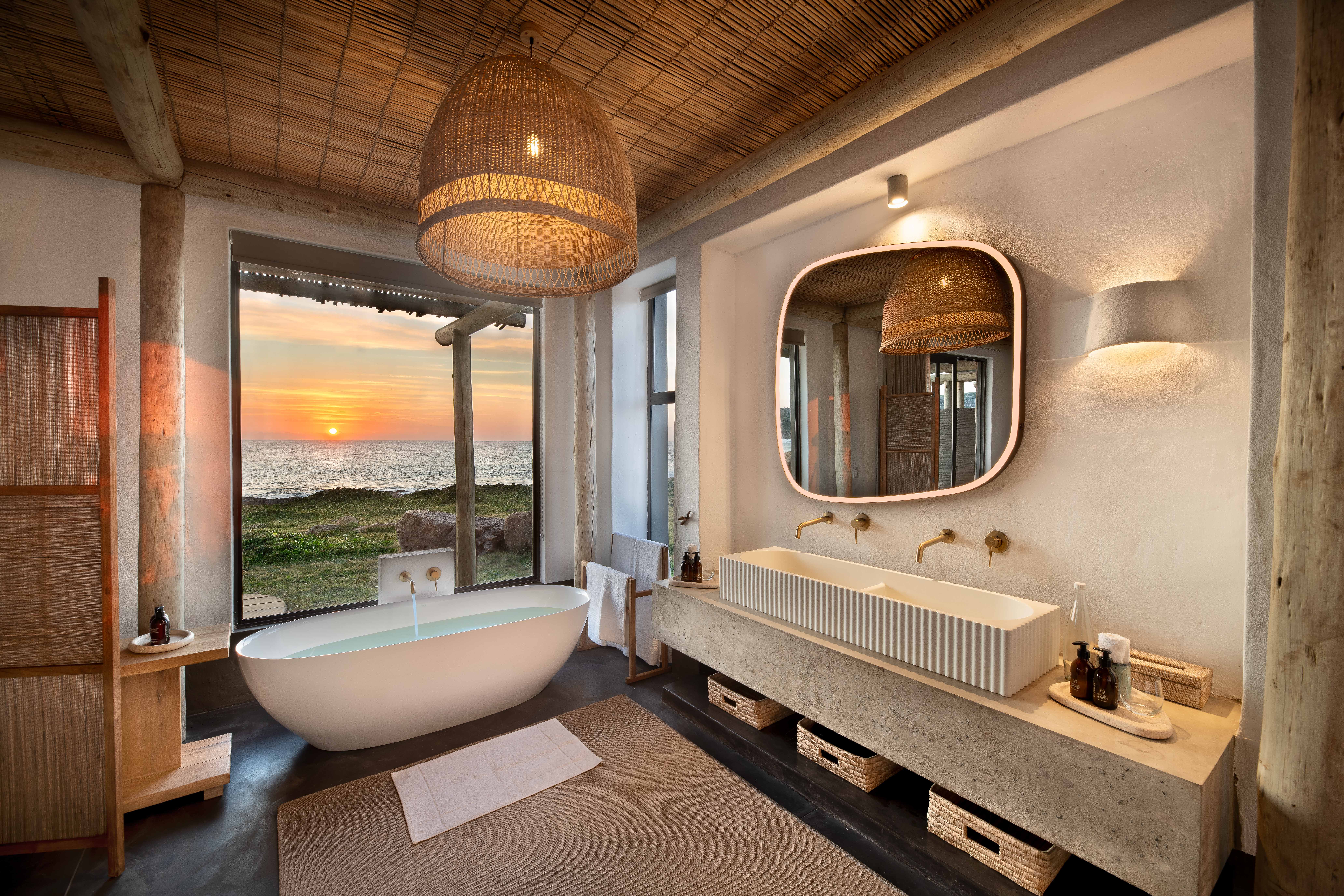Suite bathroom