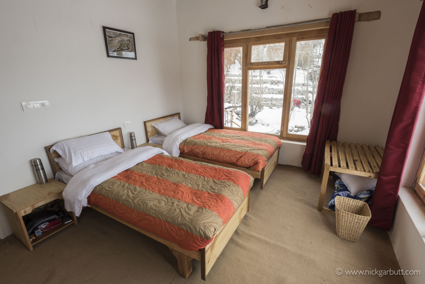 Twin bedrooms with shared bathroom