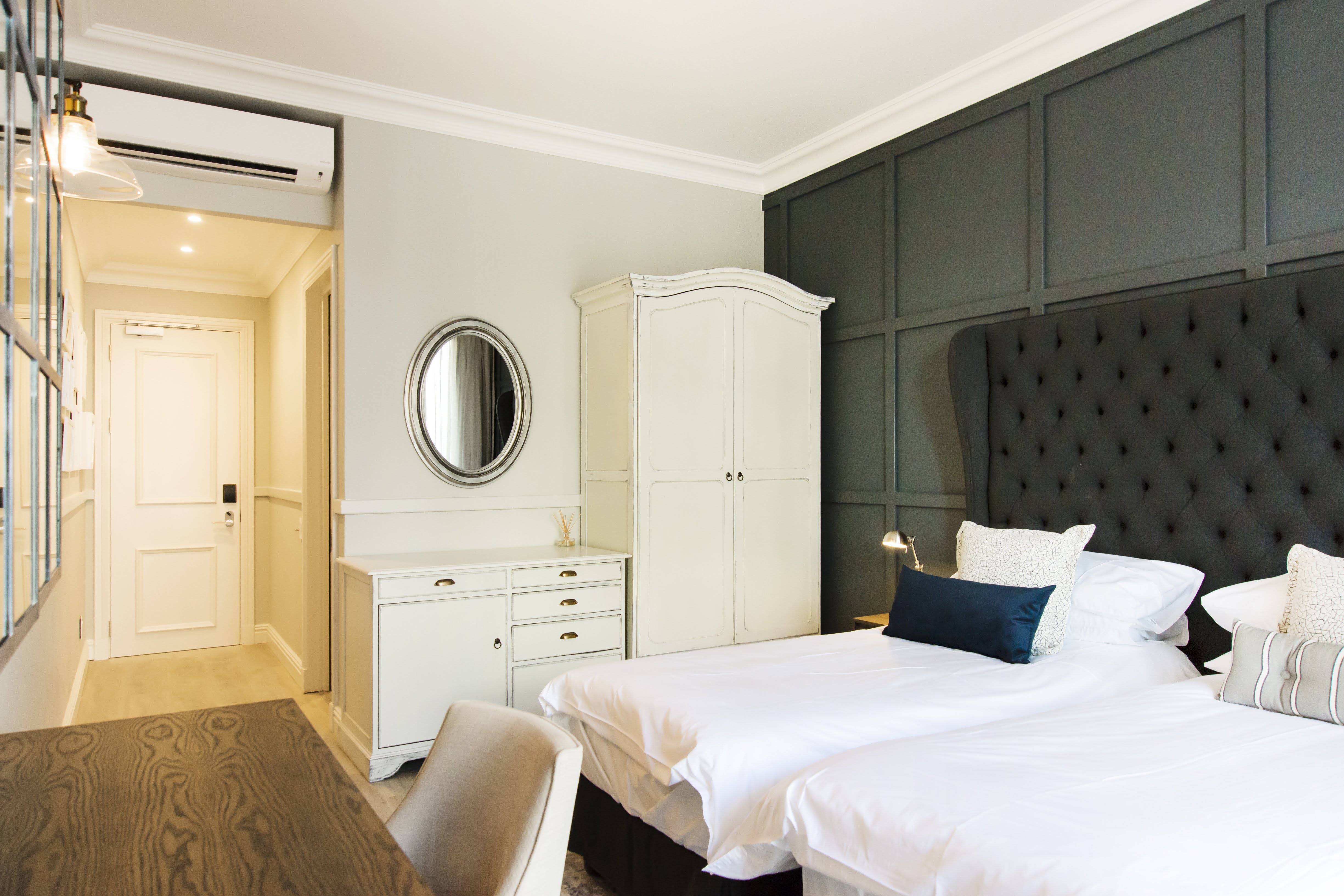 Courtyard Fountain Rooms CFL