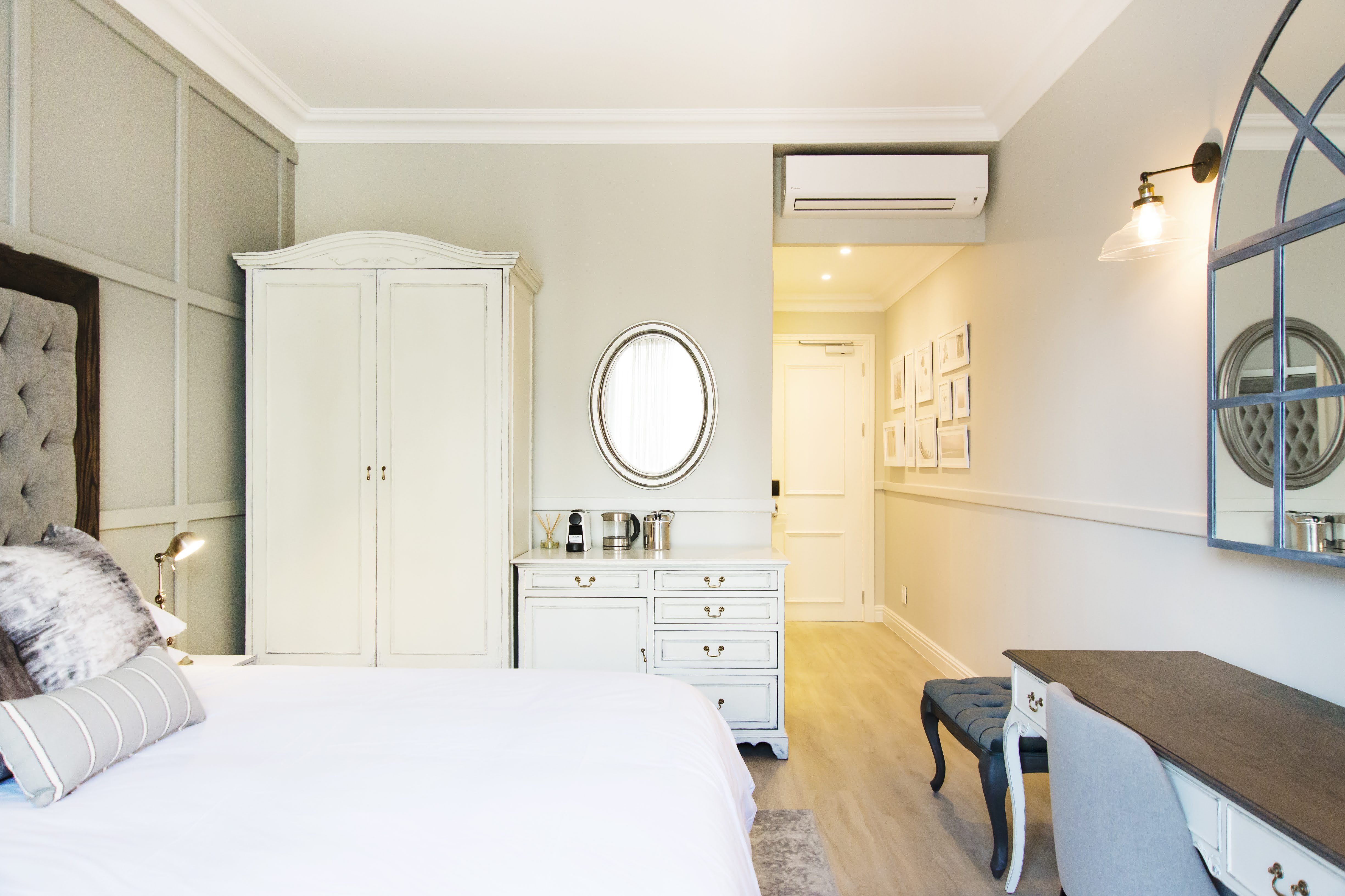 Courtyard upper level rooms 