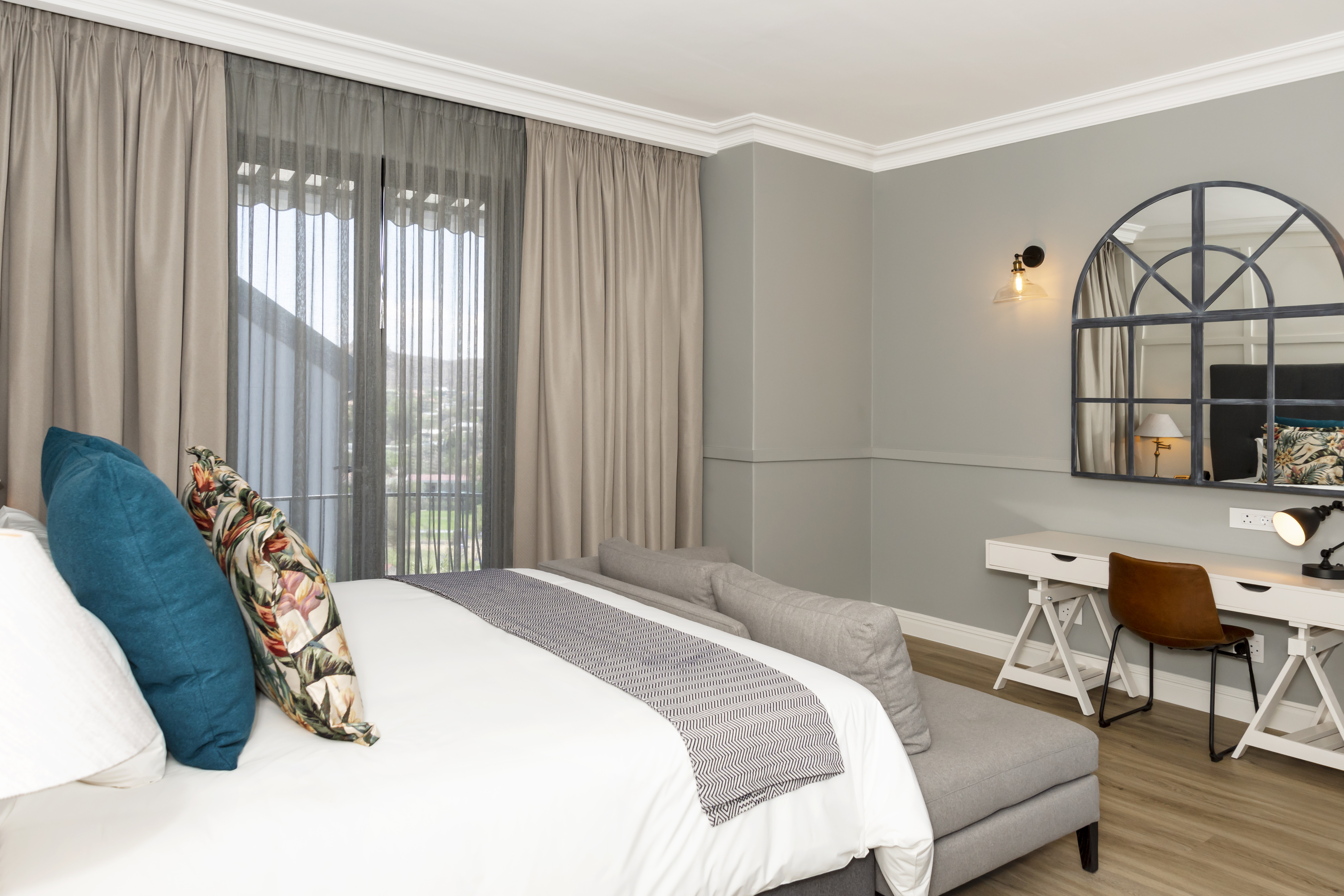 Courtyard Upper level room with bath 