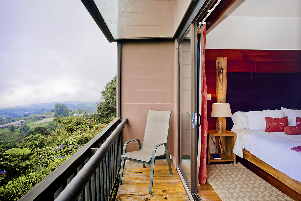 Lodge Room Volcano View Oriole